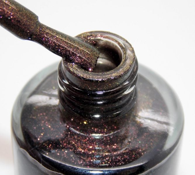 Cleopatra-Bottle-Macro