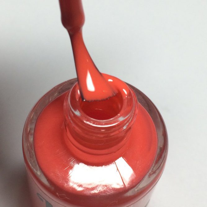 Love bottle macro - bright neon red gloss top coat