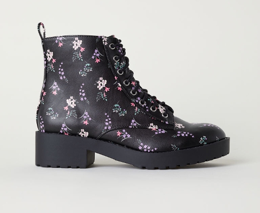 Patterned chukka boots