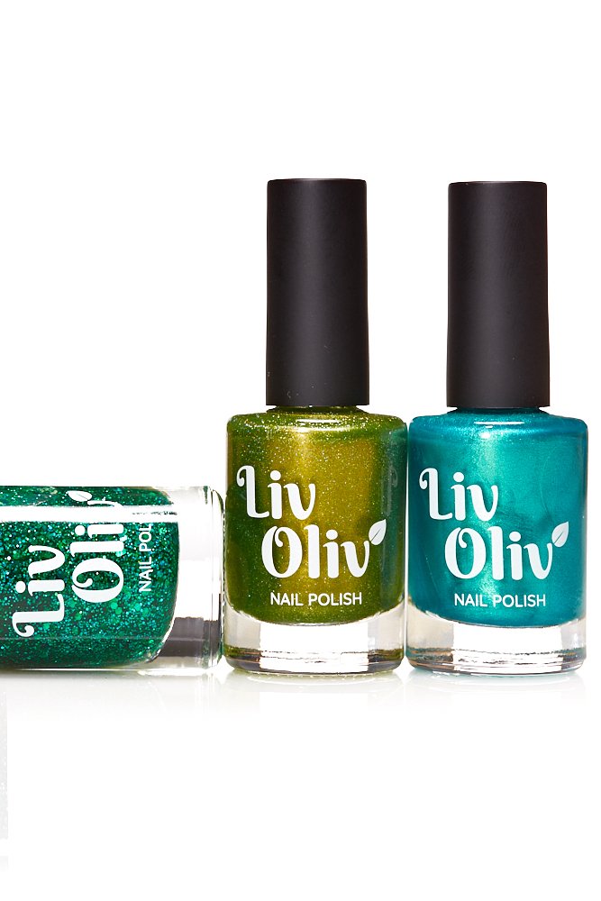 Livoliv cruelty free nail polish blue and green