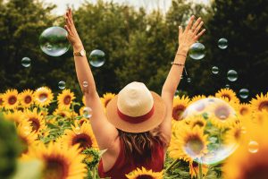 Livoliv girl with sunflowers